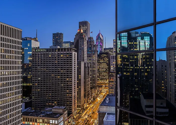 By Marriott Downtown Magnificent Mile Hotel