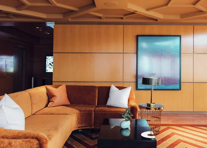 Hotel By Marriott Downtown Magnificent Mile 3*