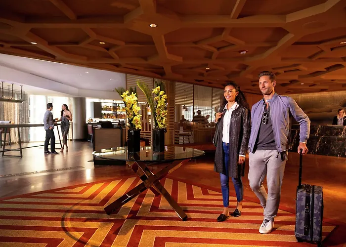 By Marriott Downtown Magnificent Mile Hotel 3*