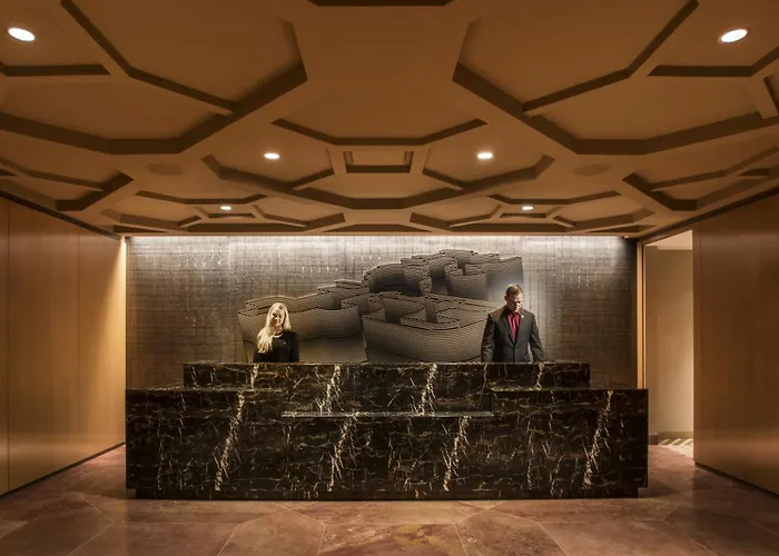 By Marriott Downtown Magnificent Mile 3*