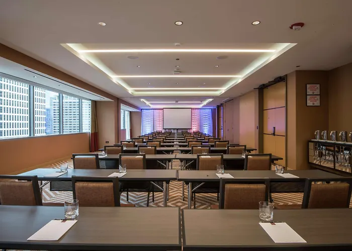 By Marriott Downtown Magnificent Mile 3*