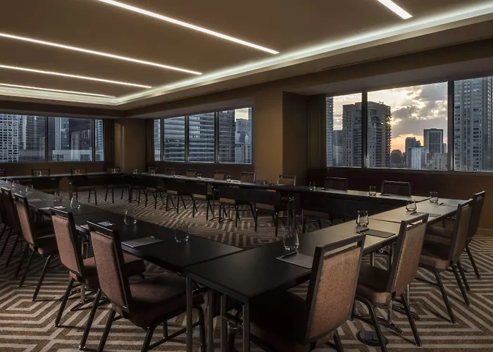 By Marriott Downtown Magnificent Mile 3*