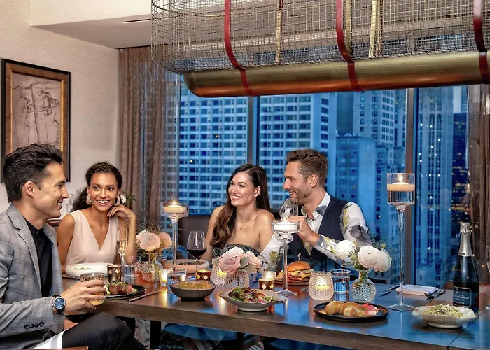 By Marriott Downtown Magnificent Mile 3*