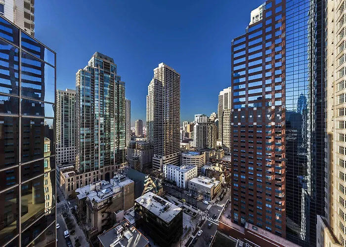 Hotel By Marriott Downtown Magnificent Mile 3*