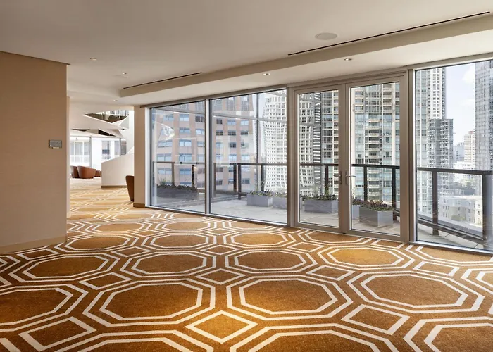 Hotel By Marriott Downtown Magnificent Mile 3*
