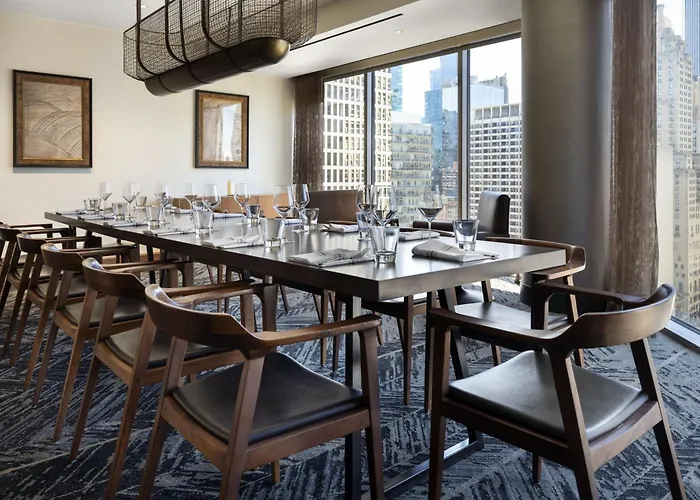 By Marriott Downtown Magnificent Mile 3*