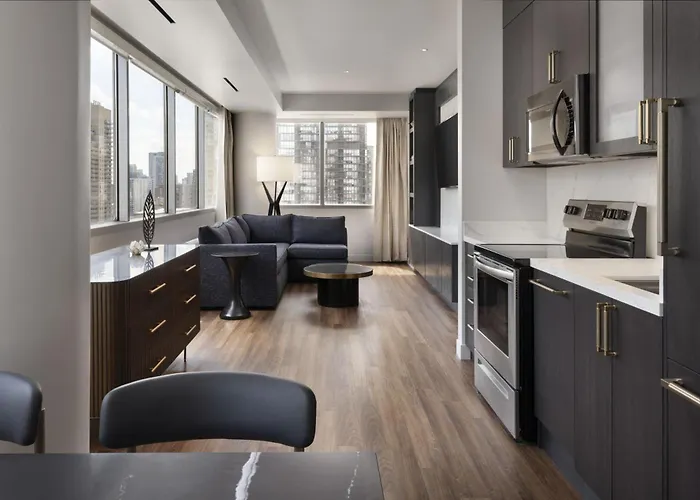By Marriott Downtown Magnificent Mile Hotel