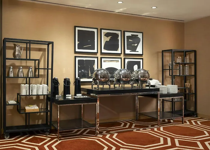 Hotel By Marriott Downtown Magnificent Mile