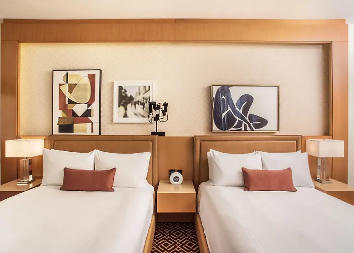 Hotel By Marriott Downtown Magnificent Mile 3*