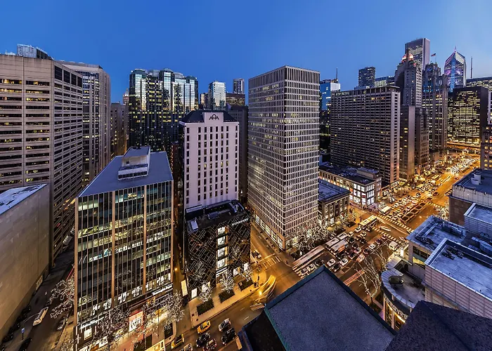 By Marriott Downtown Magnificent Mile 3*
