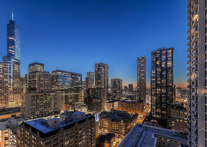By Marriott Downtown Magnificent Mile Hotel Chicago
