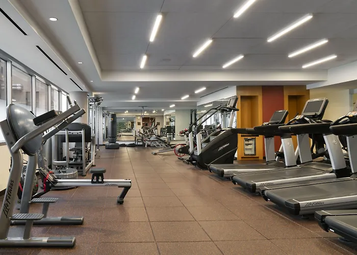 Hotel By Marriott Downtown Magnificent Mile 3*