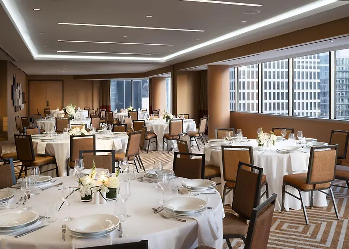 Hotel By Marriott Downtown Magnificent Mile 3*