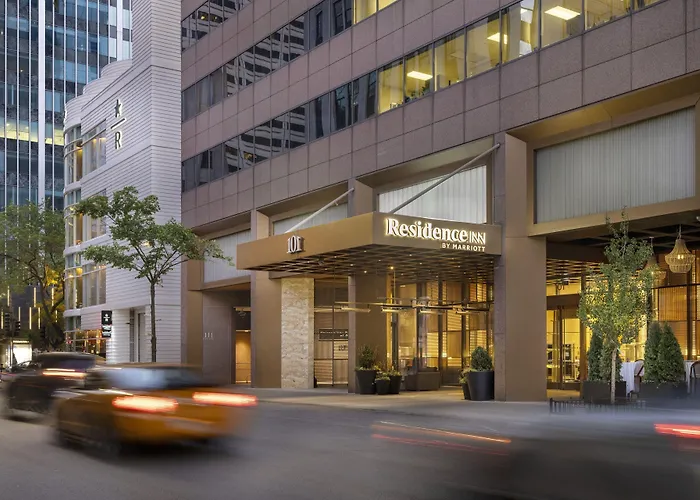 By Marriott Downtown Magnificent Mile 3* Chicago